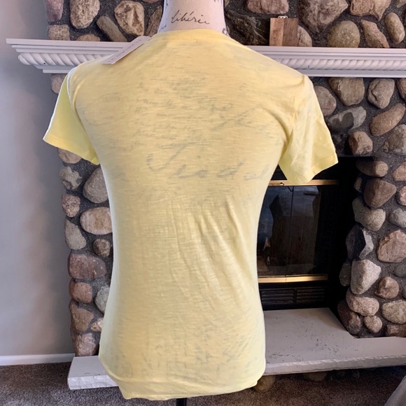 Forever 21 v-neck t-shirt S NWT - Picture 2 of 3